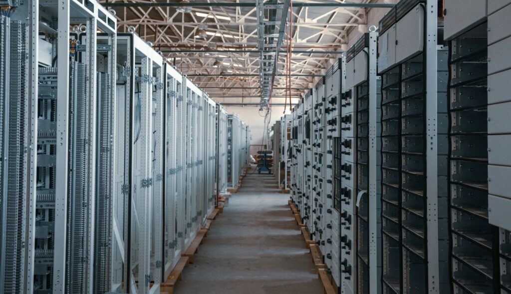 Allée de serveurs dans un data center
